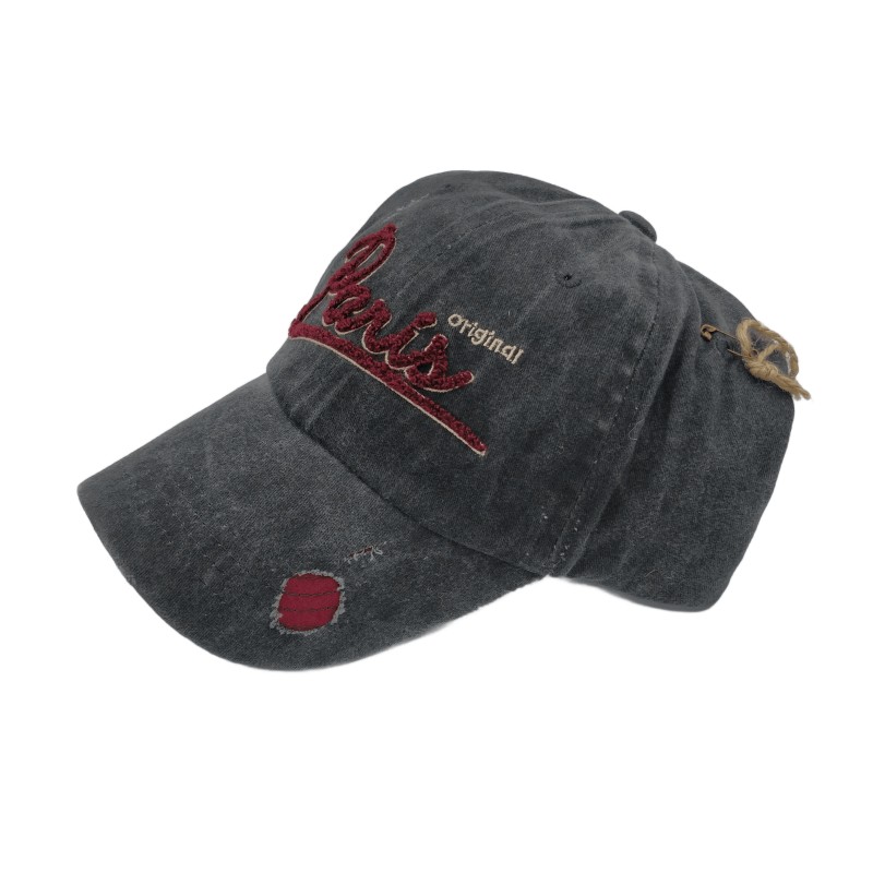 Casquette vieillie et trouée - côté 2